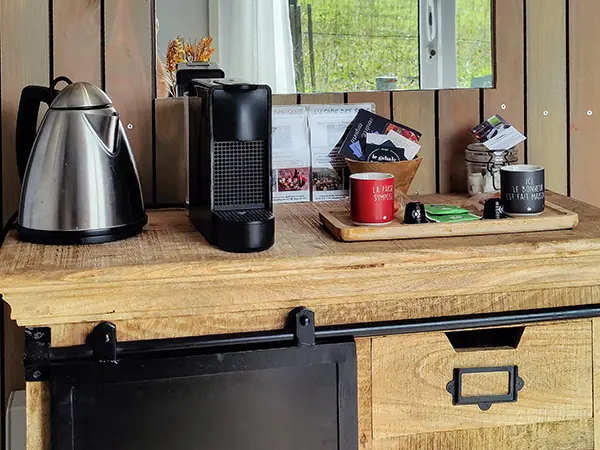 La coin café - thé de la tiny house l'Oustalou