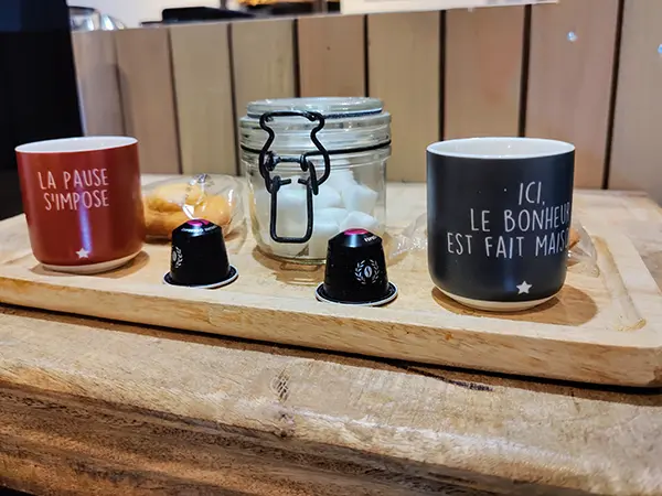 Un petit café à l'Oustalou pour un moment de détente en Aubrac ?